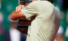 米兰体育app-法网完胜蒙特卡洛大师赛，西西帕斯高光表现的简单介绍