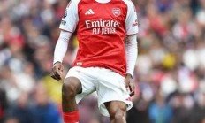 中国米兰体育-阿森纳后卫发挥出色，坚守球门抵挡对手火力的简单介绍