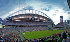 ac米兰-跨界主宰，雄鹿险胜映照克莱德甲争冠夜的王者共鸣