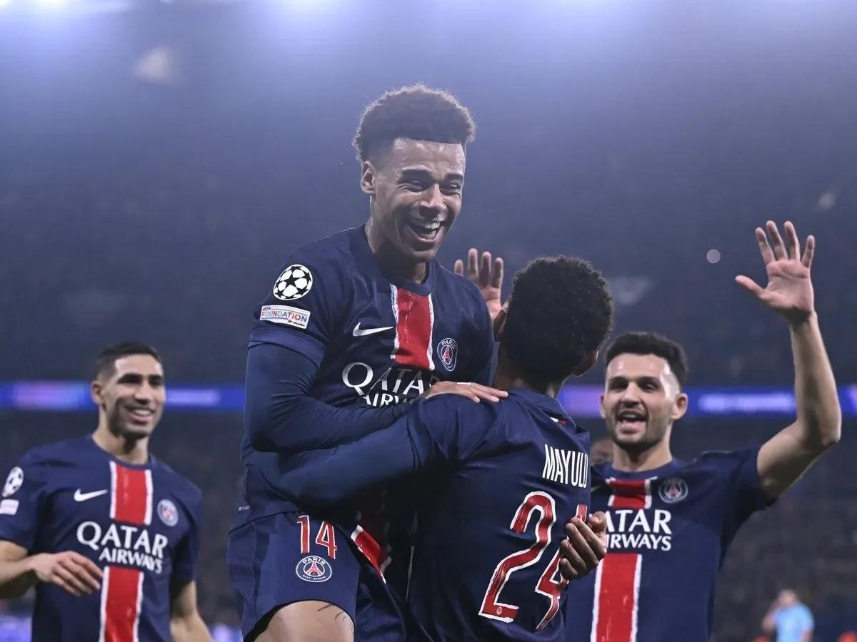 关于巴黎圣日耳曼大胜，巴黎豪取法甲领跑位置的信息