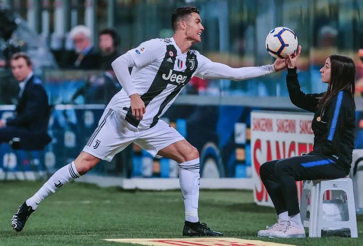 包含尤文图斯继续领跑，力压对手进步缓慢的词条