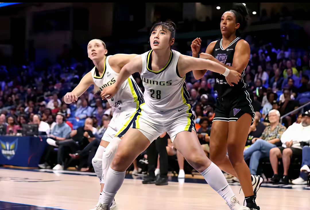 包含大联盟女球员实力雄厚备战下一场比赛的词条