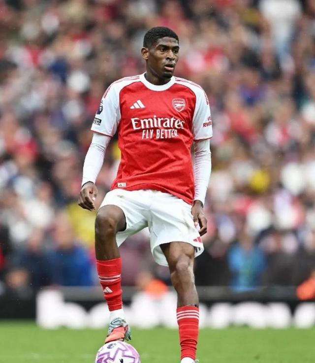 阿森纳后卫发挥出色，坚守球门抵挡对手火力的简单介绍