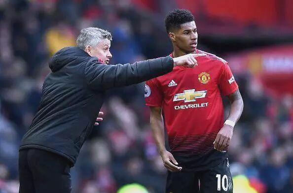 曼联客场失利，错失登顶良机的简单介绍