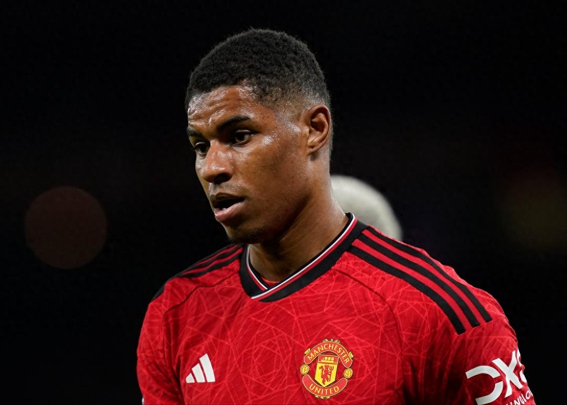 曼联客场失利，错失登顶良机的简单介绍