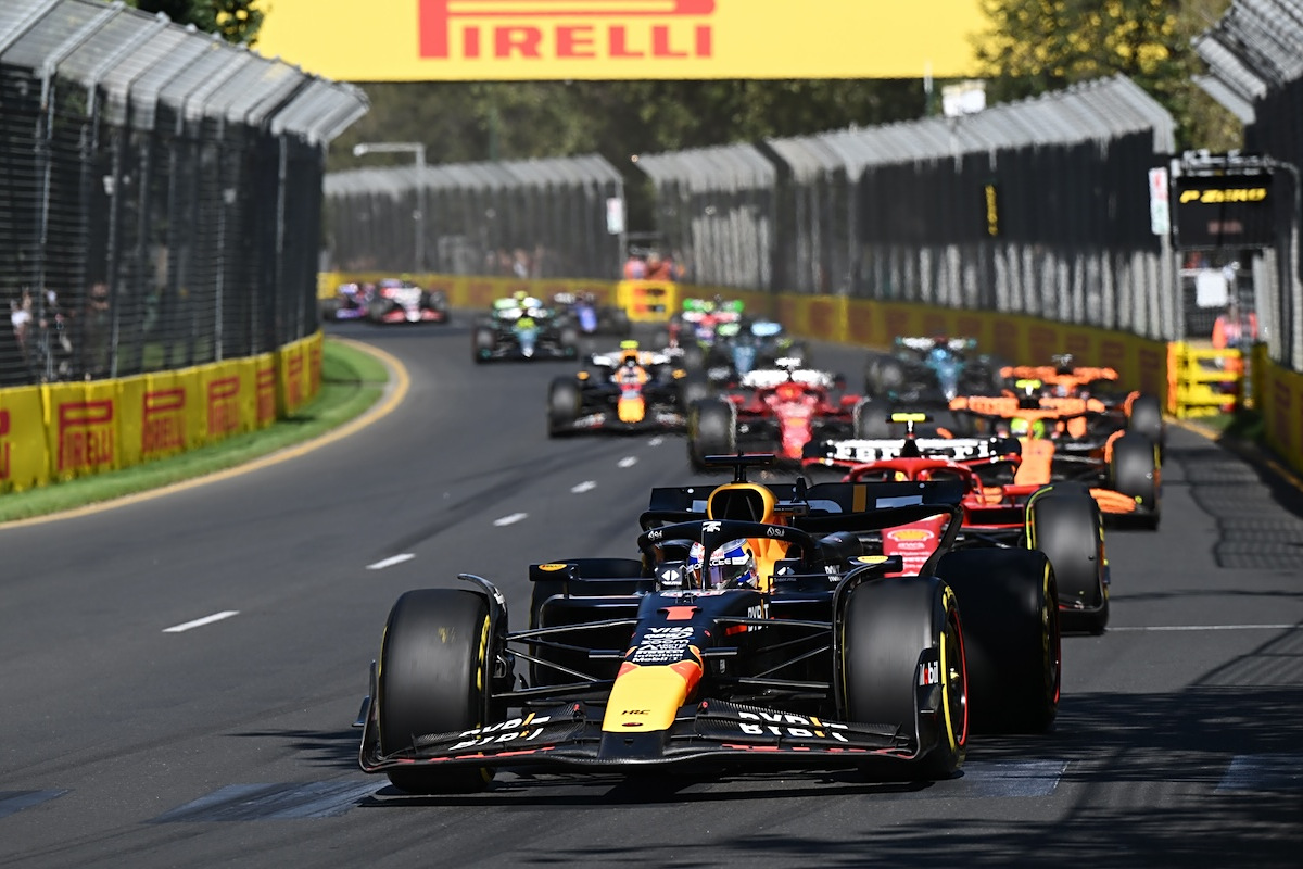 关于迈凯伦碾压红牛车队，佩雷兹高光表现的信息