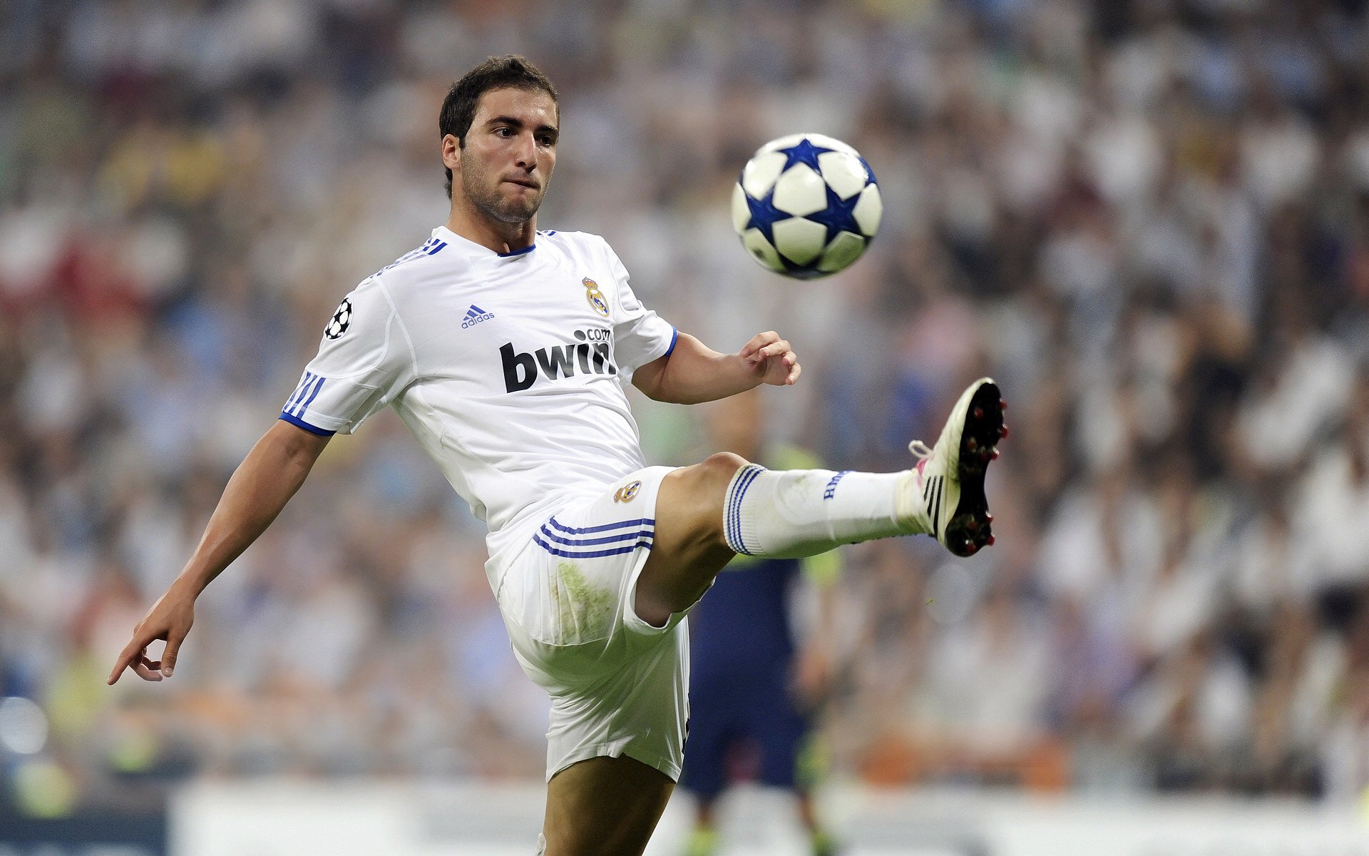 奇迹之夜，迪马利亚惊艳四座，马赛上演史诗级翻盘日本劲旅