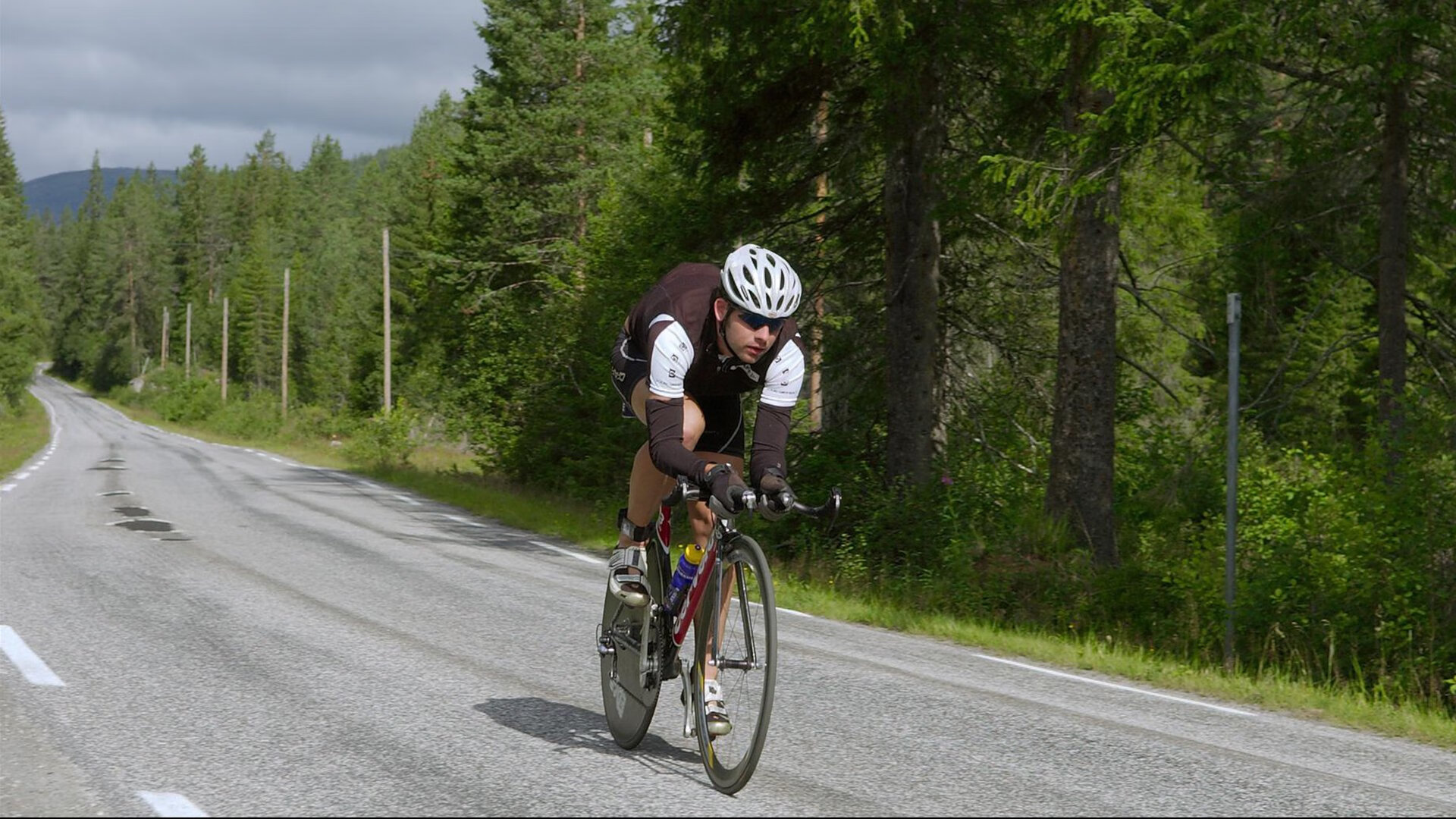 赛道上的逆袭,佩雷兹点燃赛场,索伯车队绝杀迈凯伦